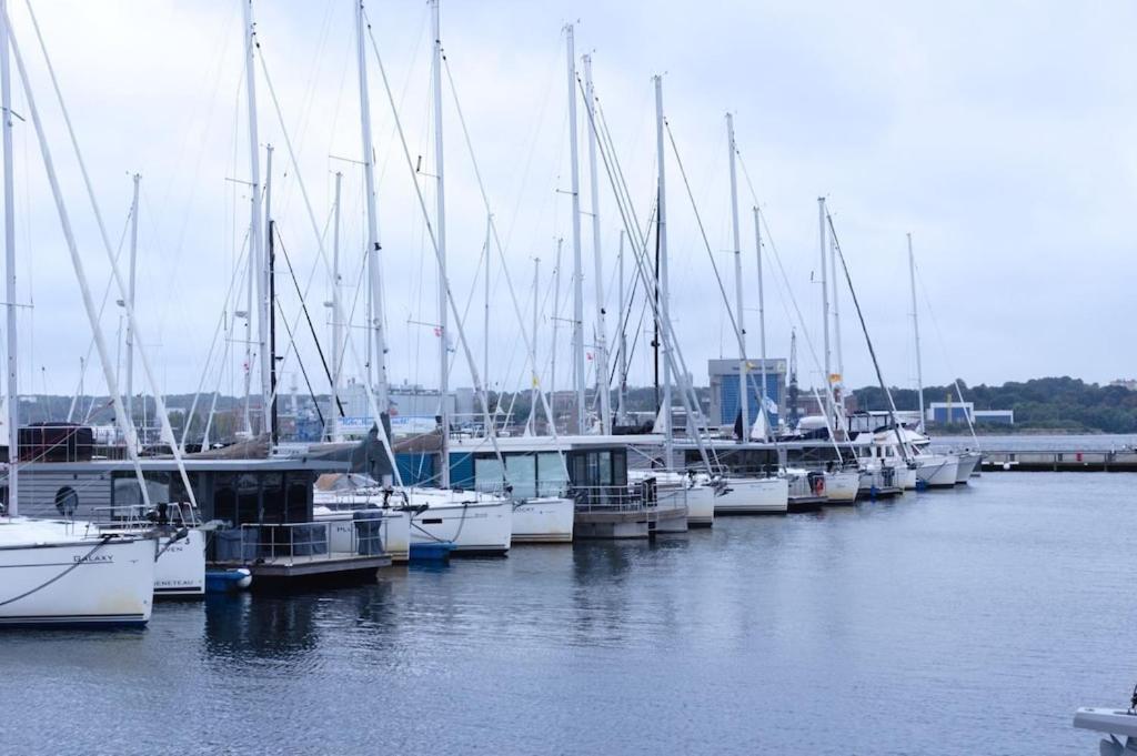 Hausboot Fjord Meeresbrise Mit Dachterrasse In Flensburg Exteriör bild